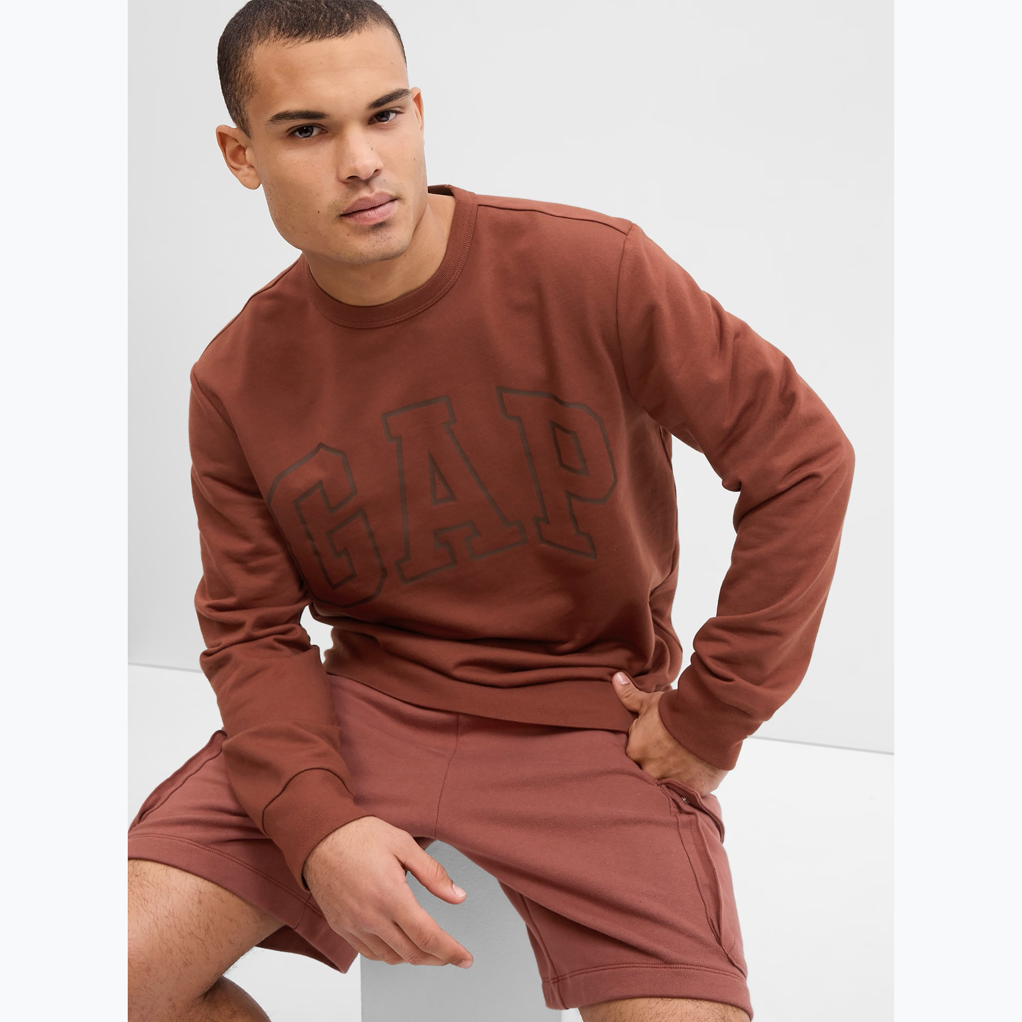 Pánska mikina GAP Logo Crewneck burnt russet (Crewneck 427434)
