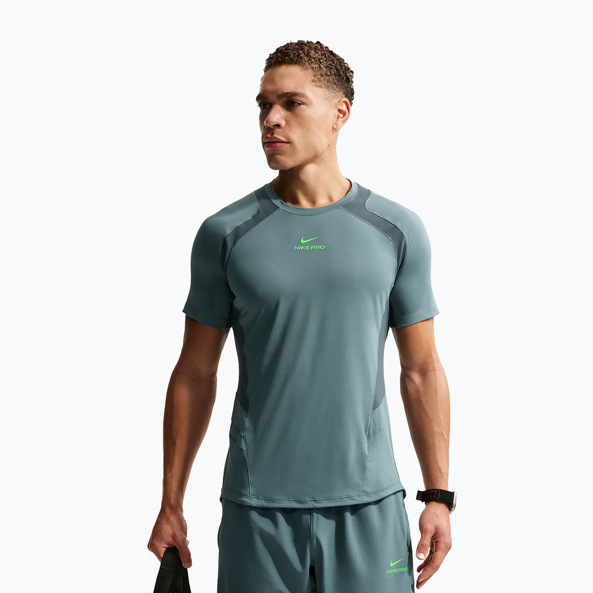 Koszulka treningowa męska Nike Pro Training Dri-Fit mineral slate/faded spruce/green strike 