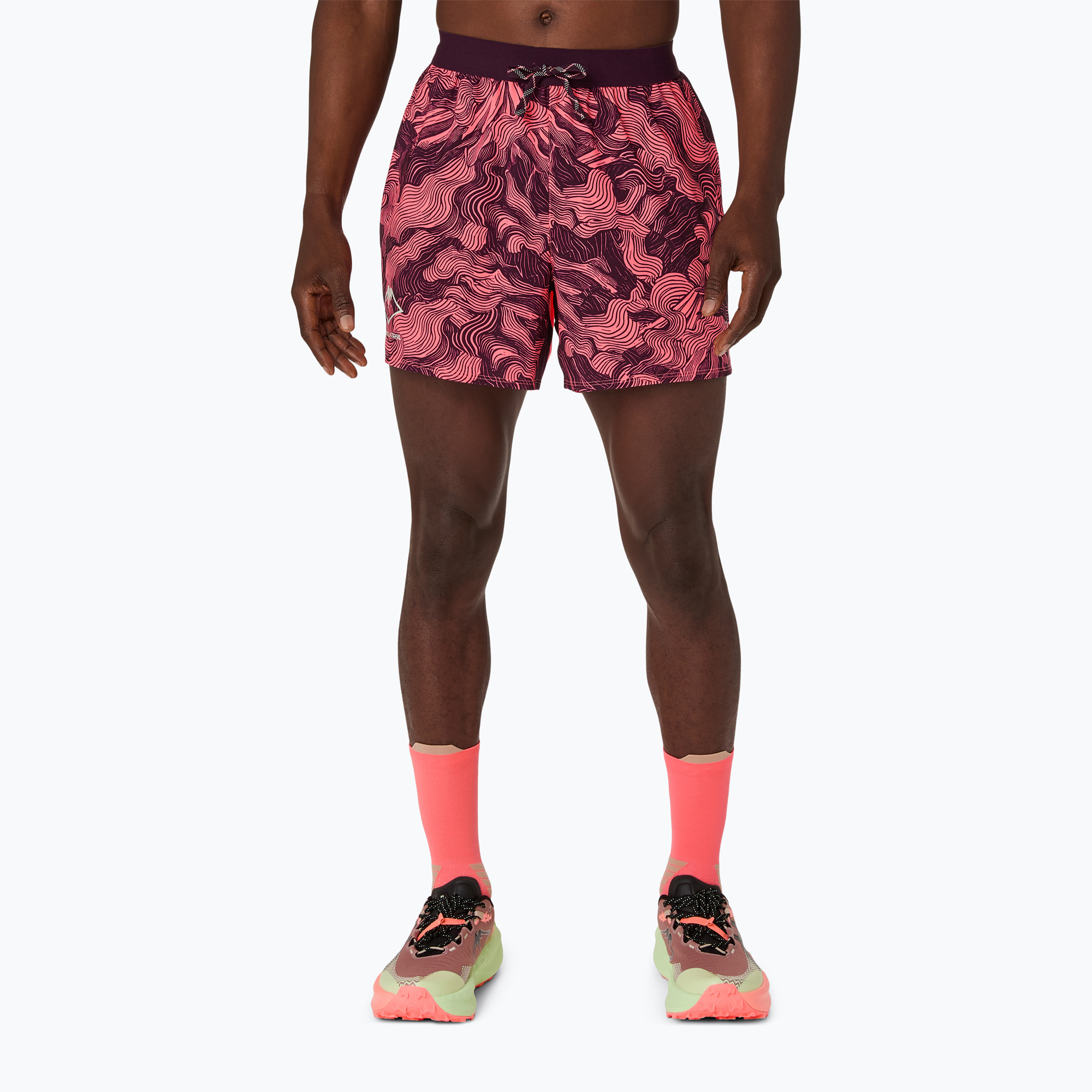 Spodenki do biegania męskie ASICS Fujitrail All Over Print 5In Short blazing coral/dark aubergine